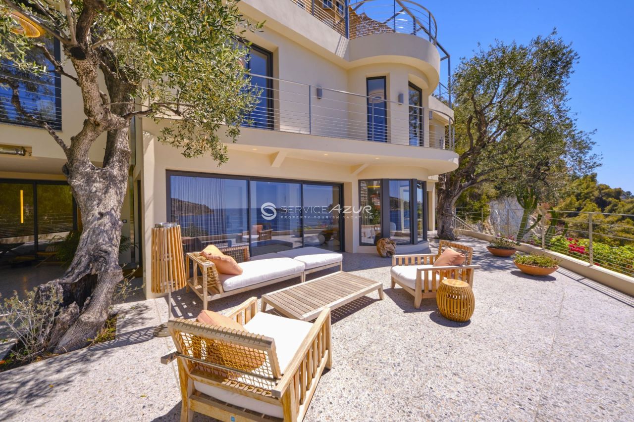 Villa in Villefranche-sur-Mer, France, 230 m² - picture 1