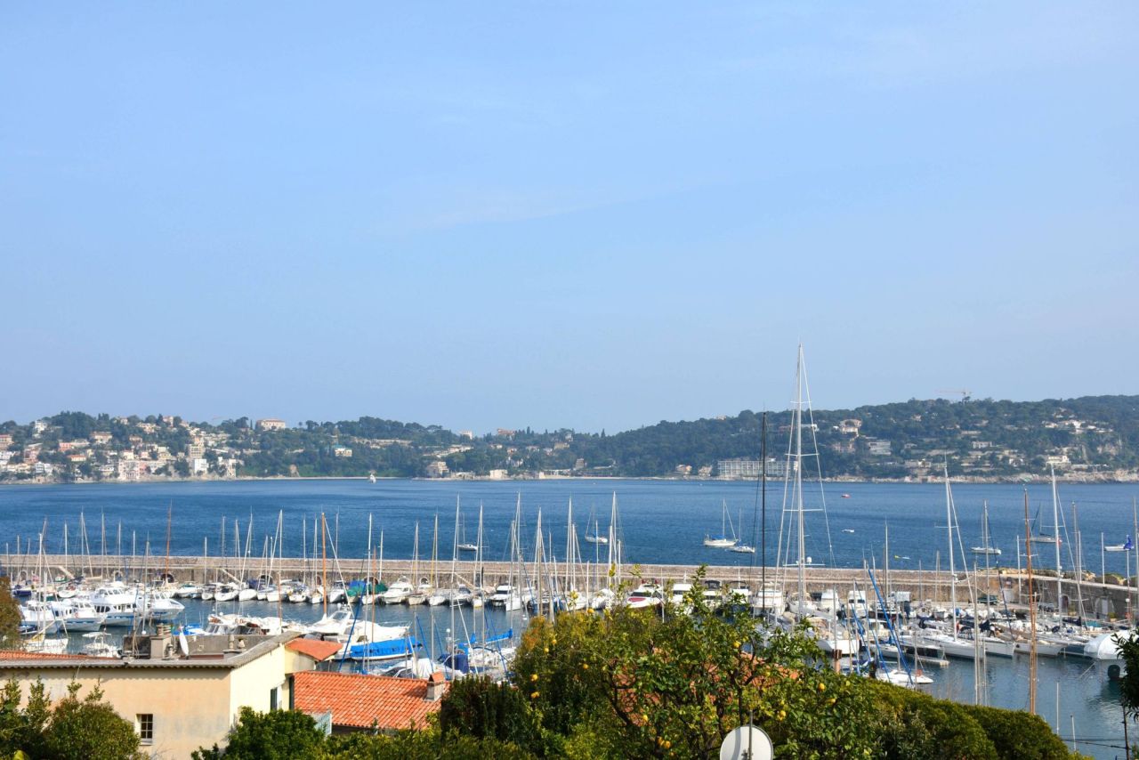 Apartment in Villefranche-sur-Mer, France, 65 m² - picture 1
