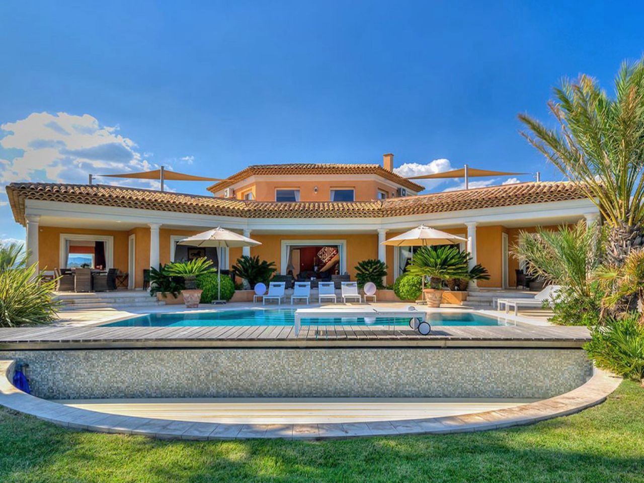 Villa in Saint-Maxime, France, 300 m² - picture 1