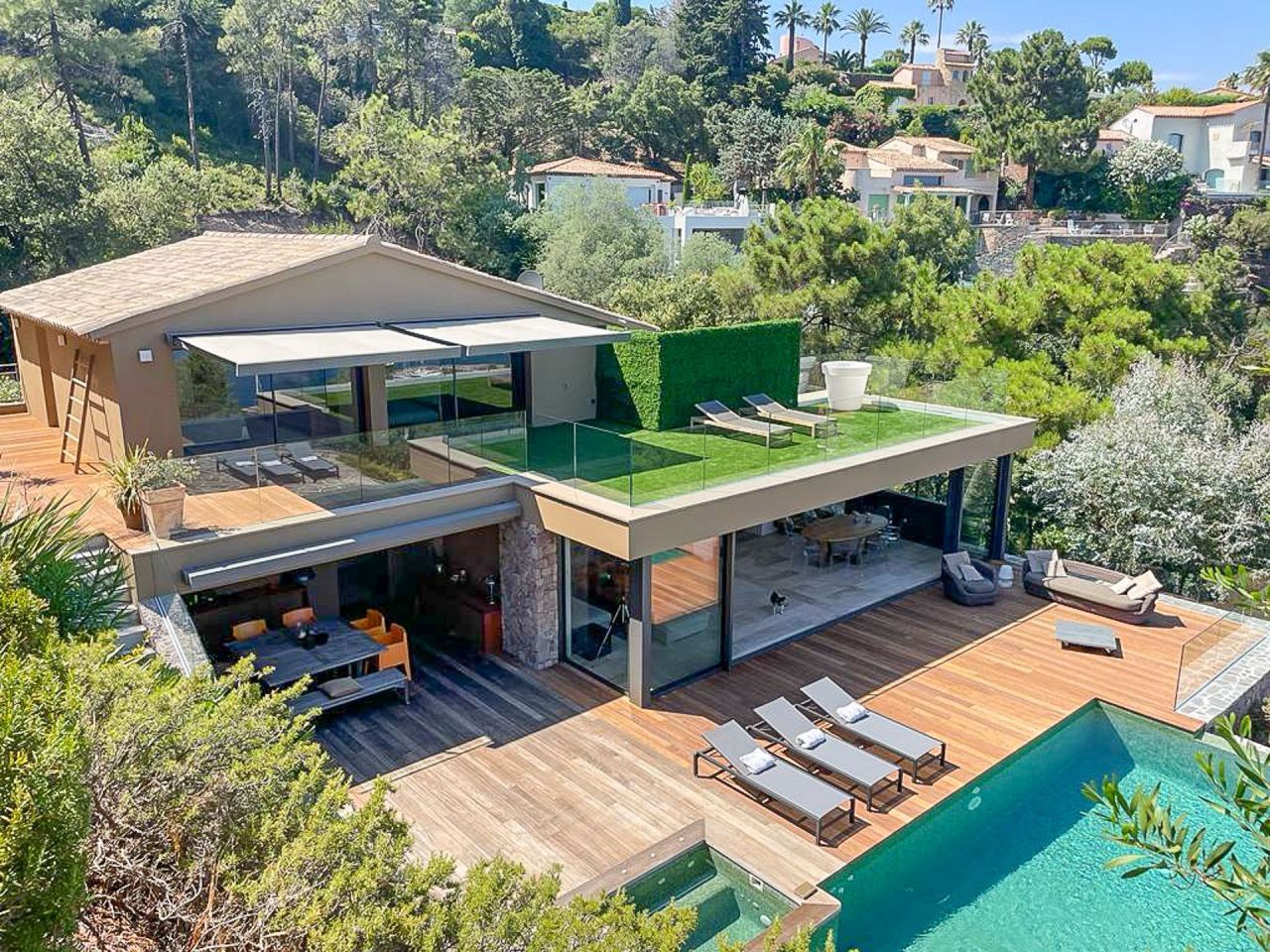 Villa à Théoule-sur-Mer, France, 250 m² - image 1