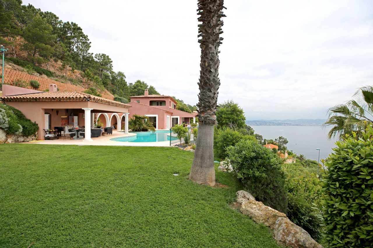 Villa in Theoule-sur-Mer, Frankreich, 500 m² - Foto 1