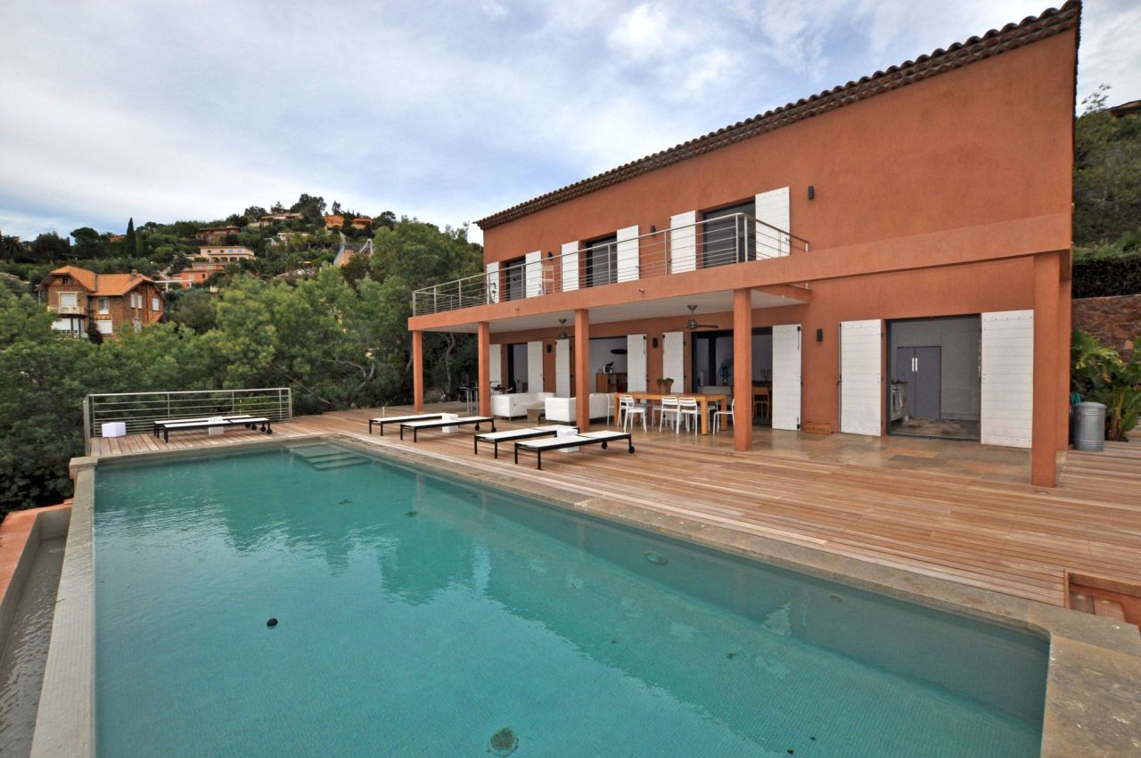 Villa in Theoule-sur-Mer, France, 250 m² - picture 1