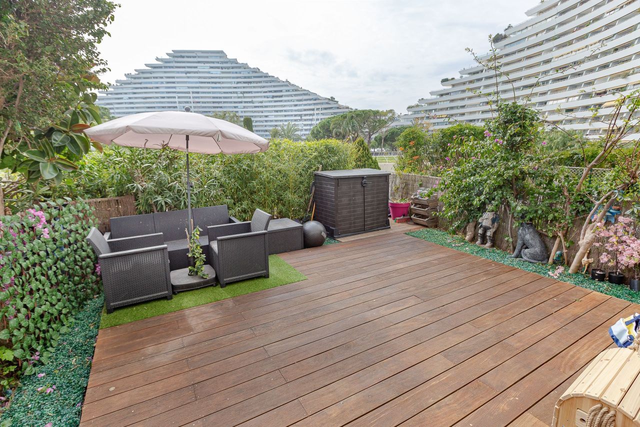 Apartment in Villeneuve-Loubet, France, 40 m² - picture 1
