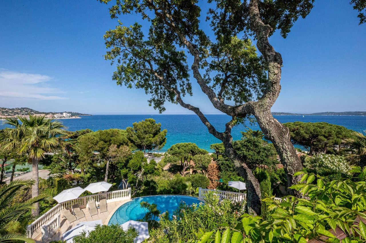 Villa in Saint-Maxime, France, 300 m² - picture 1
