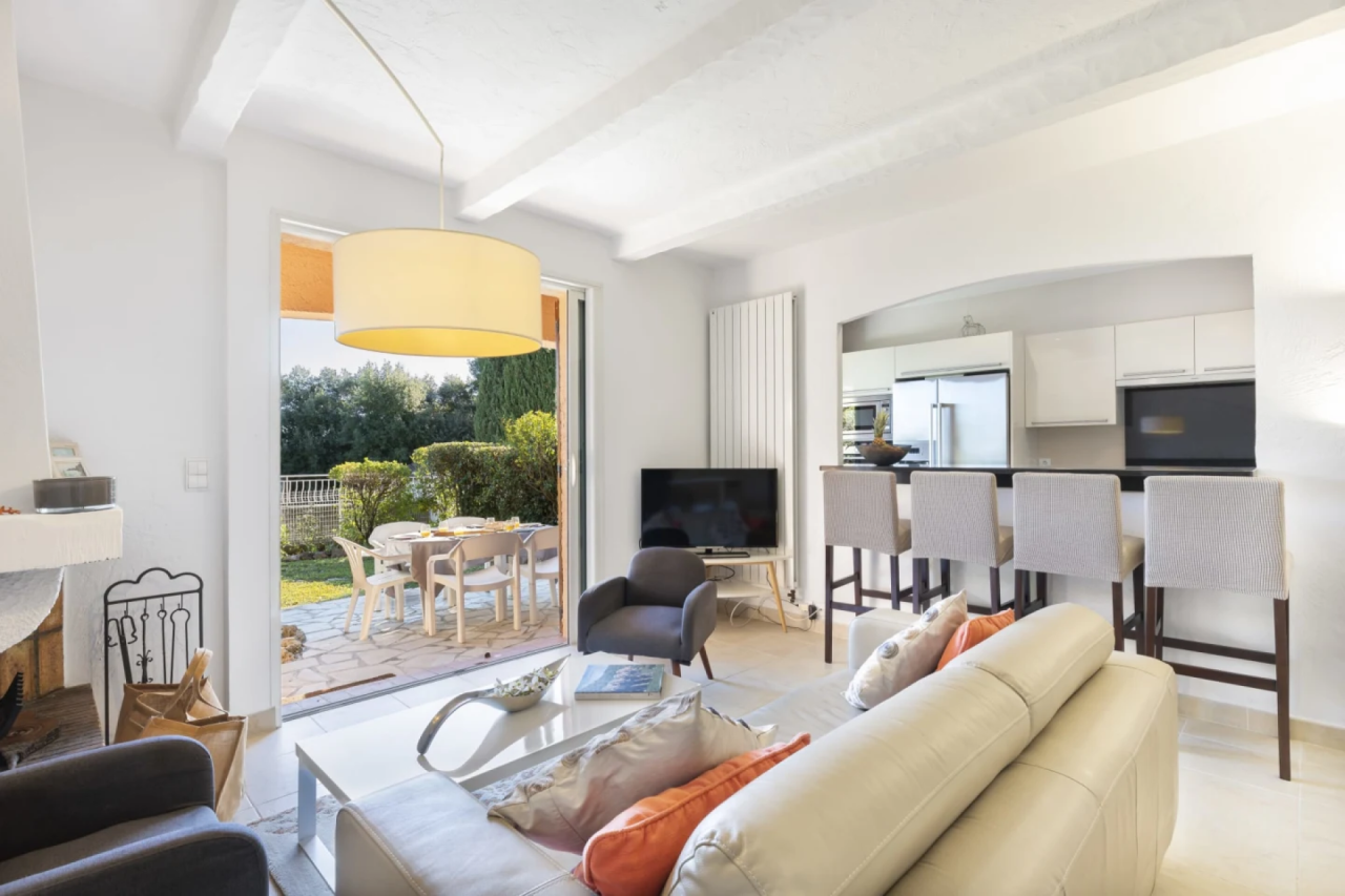 Villa à Villeneuve-Loubet, France, 90 m² - image 1