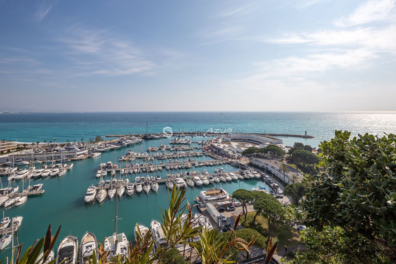 Apartment in Villeneuve-Loubet, France, 120 m² - picture 2