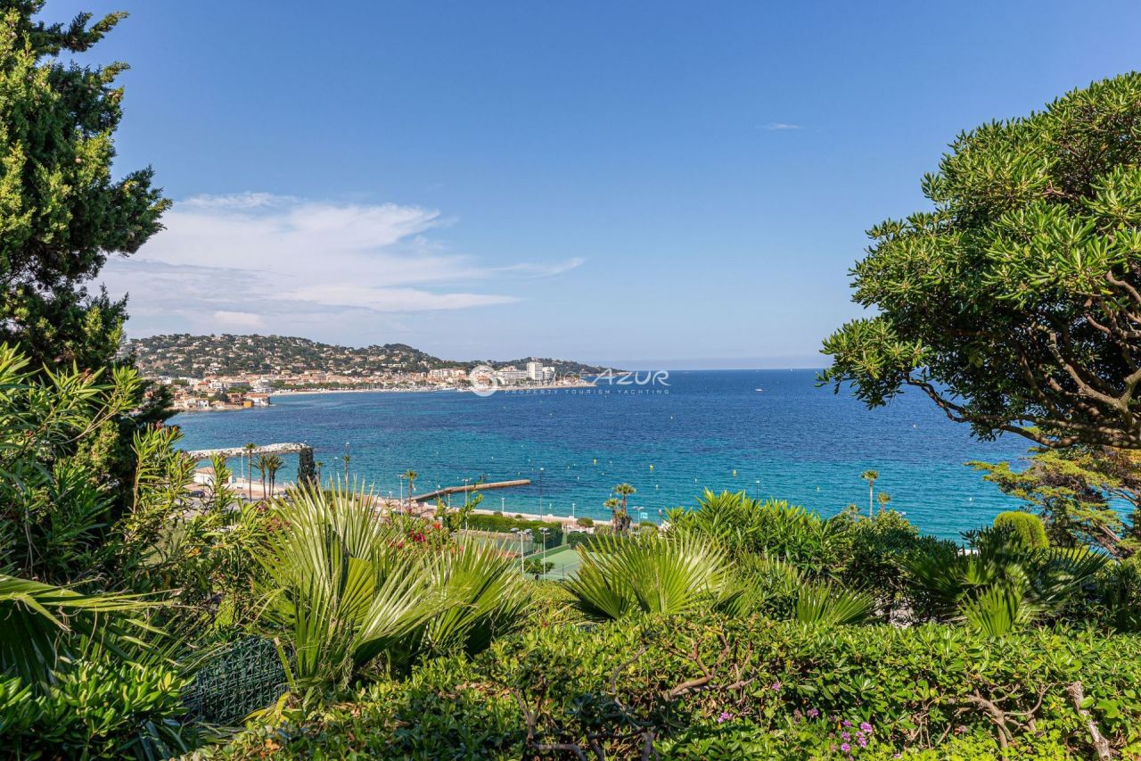 Villa à Sainte-Maxime, France, 300 m² - image 2