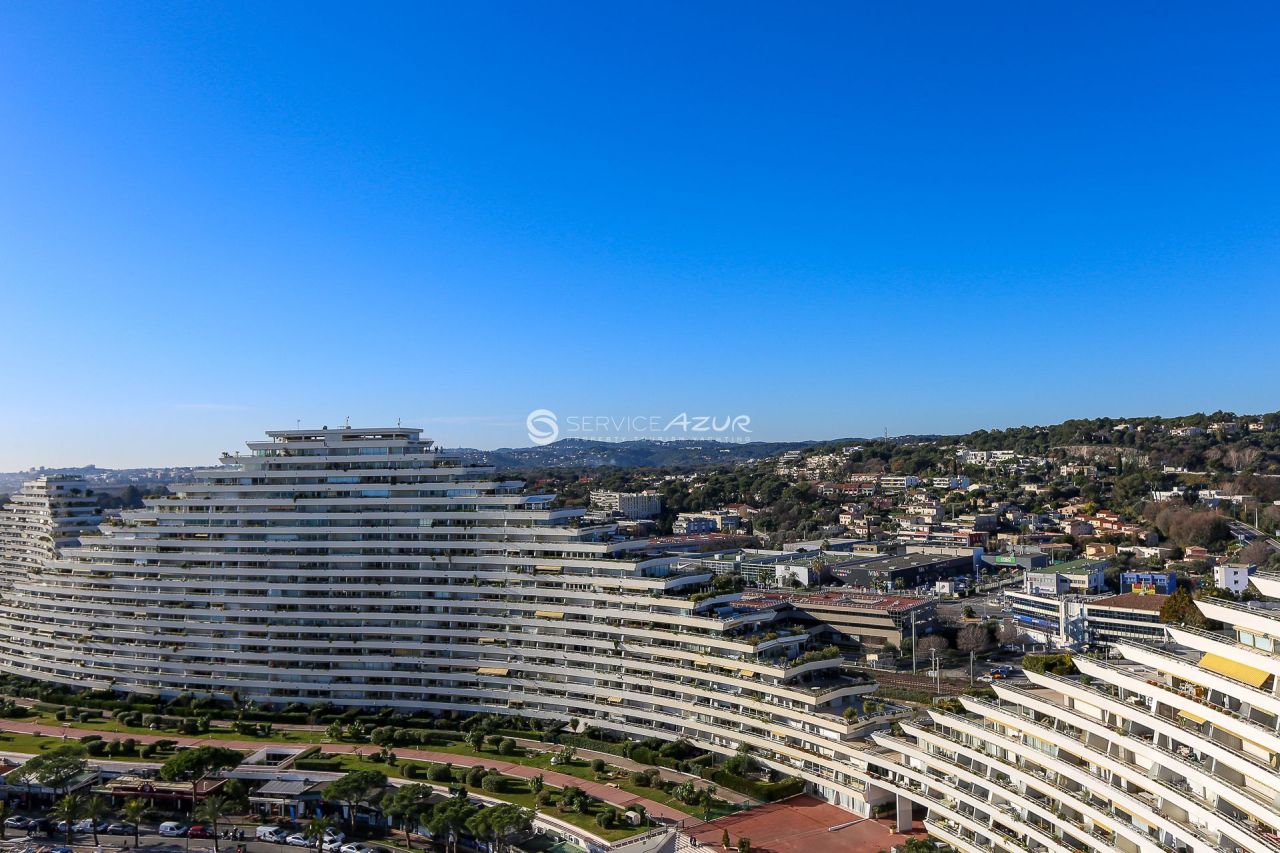 Apartment in Villeneuve-Loubet, France, 61 m² - picture 2