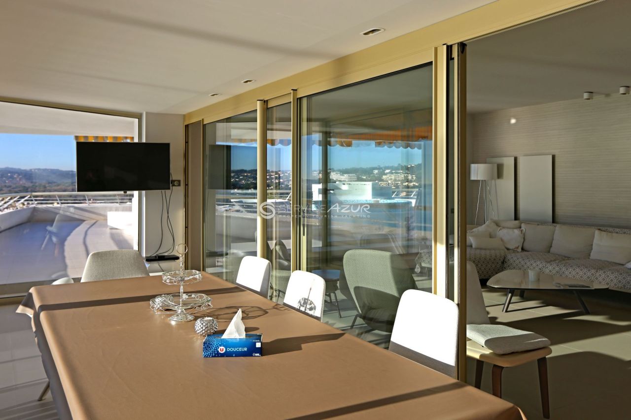 Apartment in Villeneuve-Loubet, France, 130 m² - picture 3