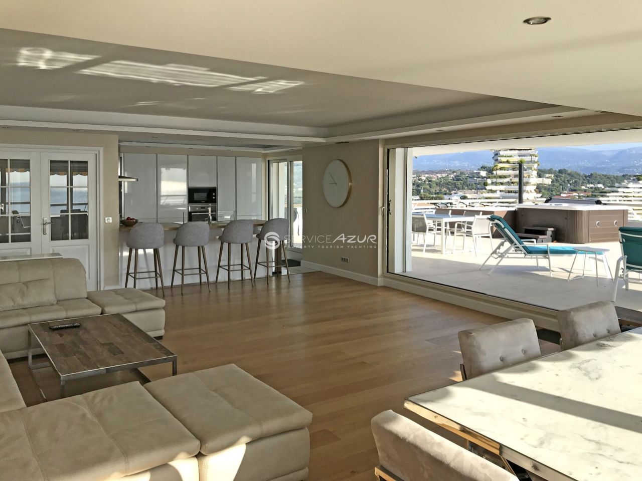 Apartment in Villeneuve-Loubet, France, 130 m² - picture 3