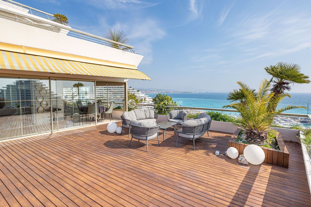 Apartment in Villeneuve-Loubet, France, 120 m² - picture 3