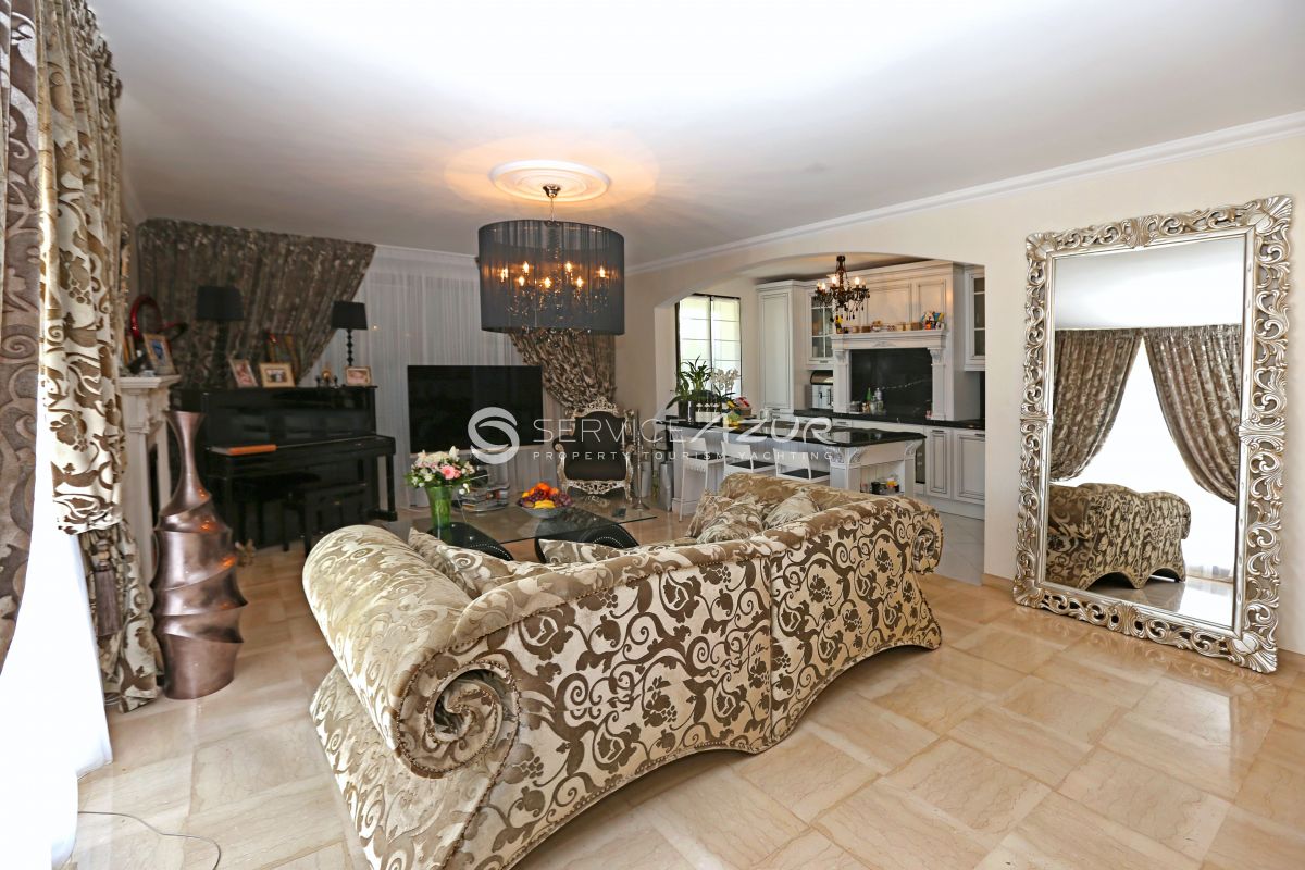 Villa in Villeneuve-Loubet, France, 310 m² - picture 4