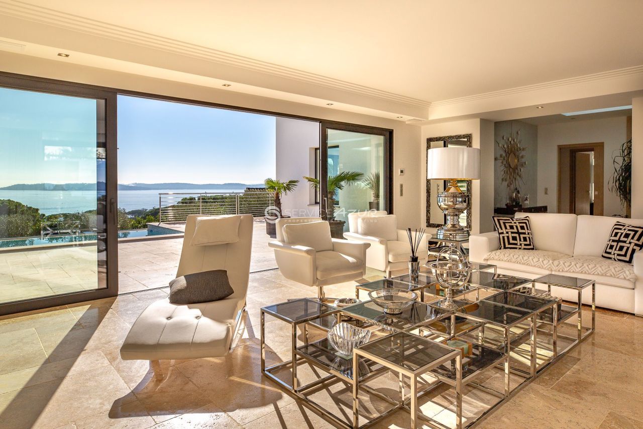 Villa in Saint-Maxime, France, 325 m² - picture 7