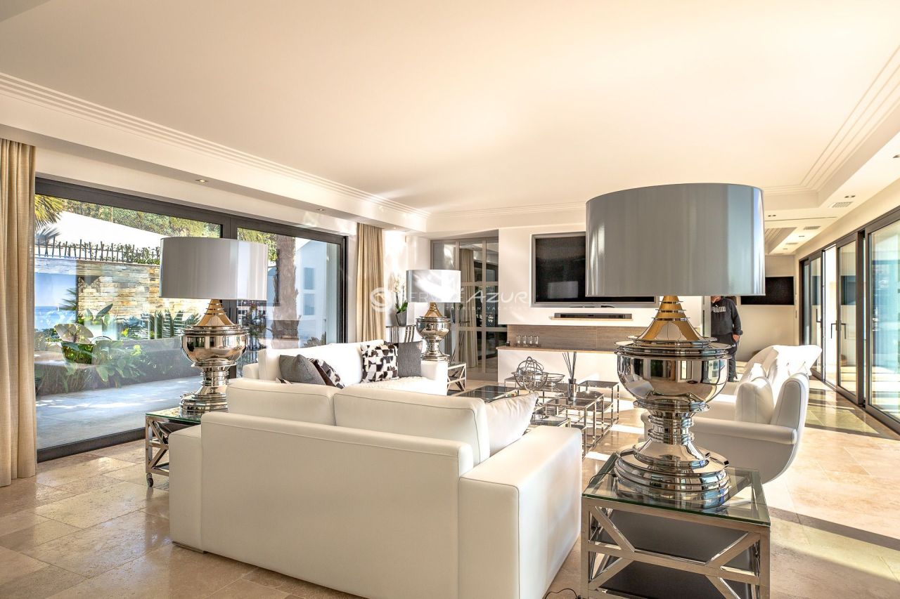 Villa in Saint-Maxime, France, 325 m² - picture 8