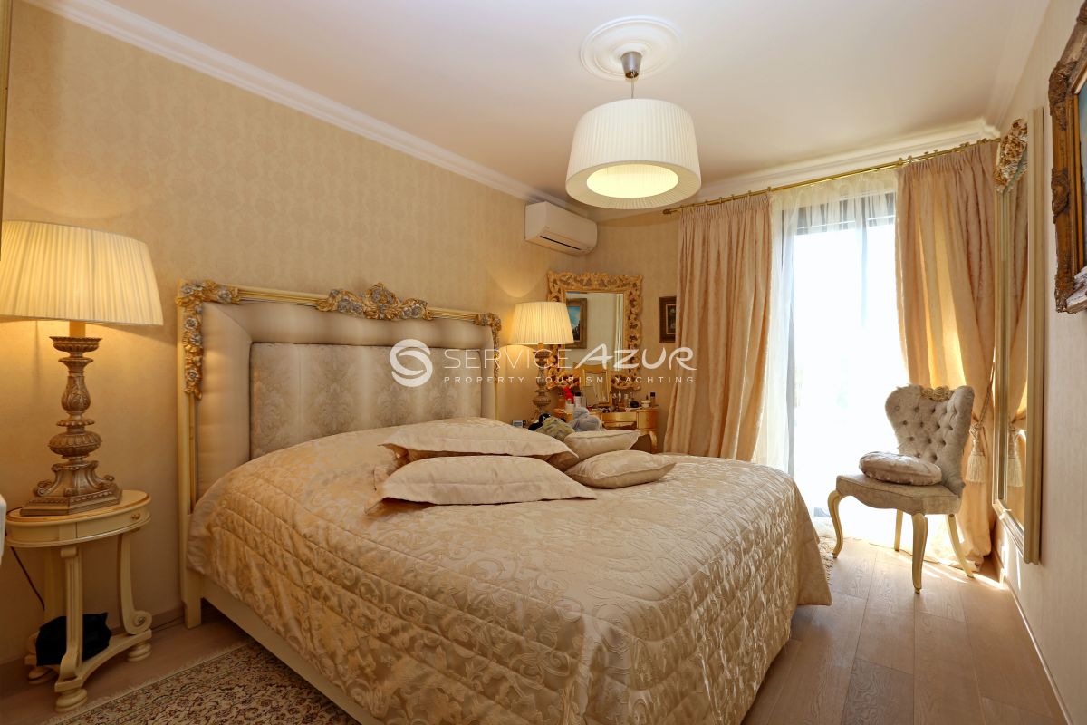 Villa in Villeneuve-Loubet, France, 310 m² - picture 9