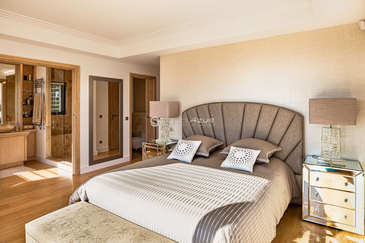 Villa in Saint-Maxime, France, 325 m² - picture 11