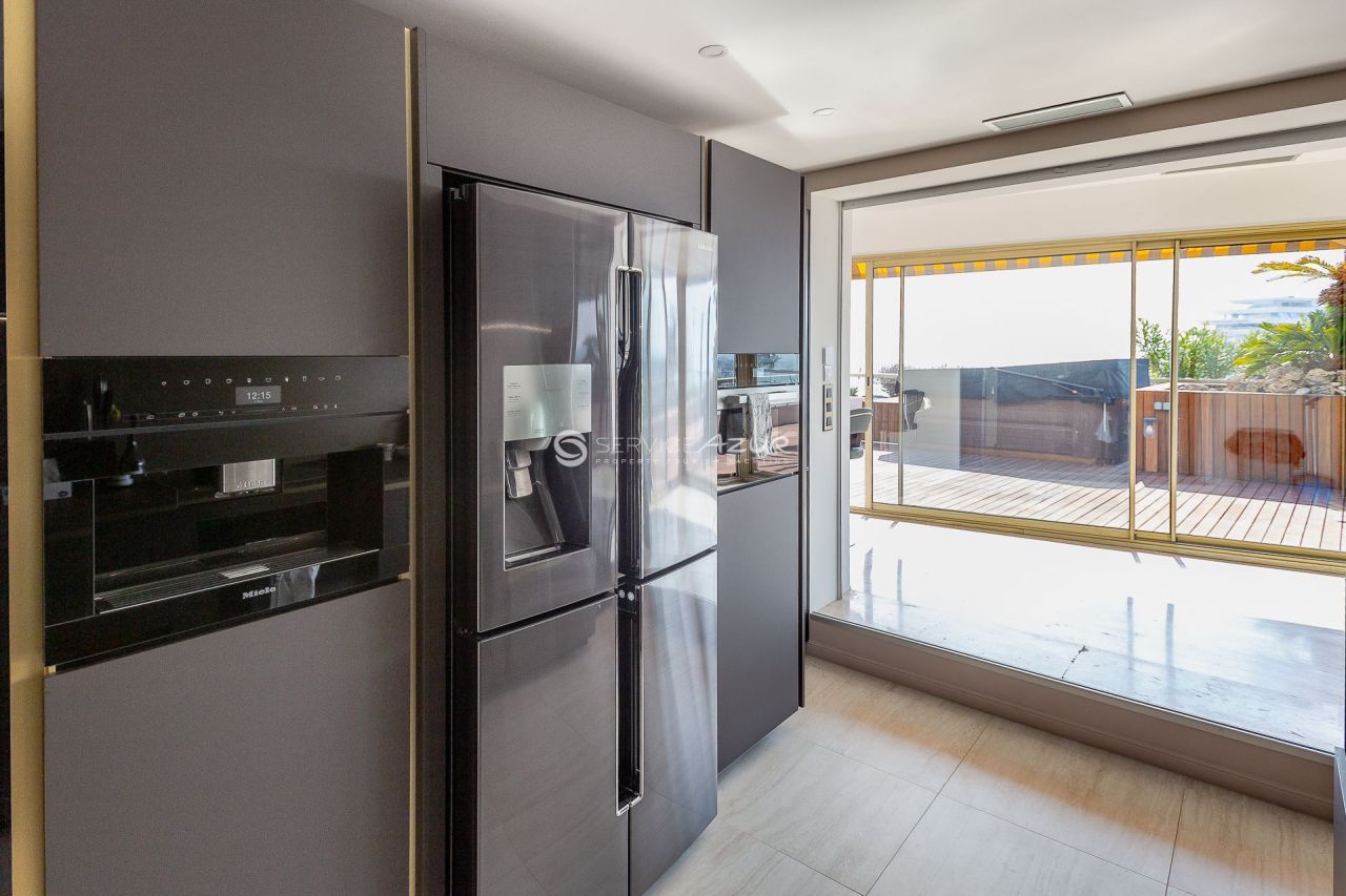 Apartment in Villeneuve-Loubet, France, 120 m² - picture 12