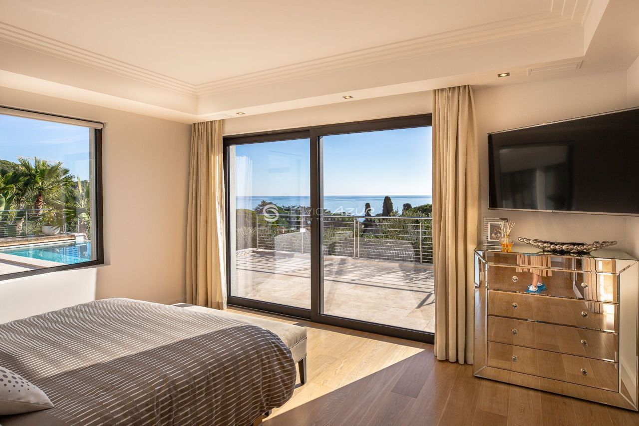 Villa in Saint-Maxime, France, 325 m² - picture 12