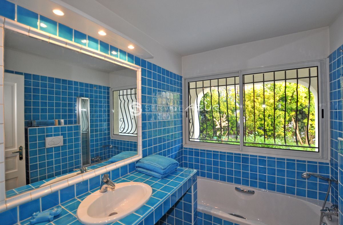 Villa à Villeneuve-Loubet, France, 150 m² - image 13