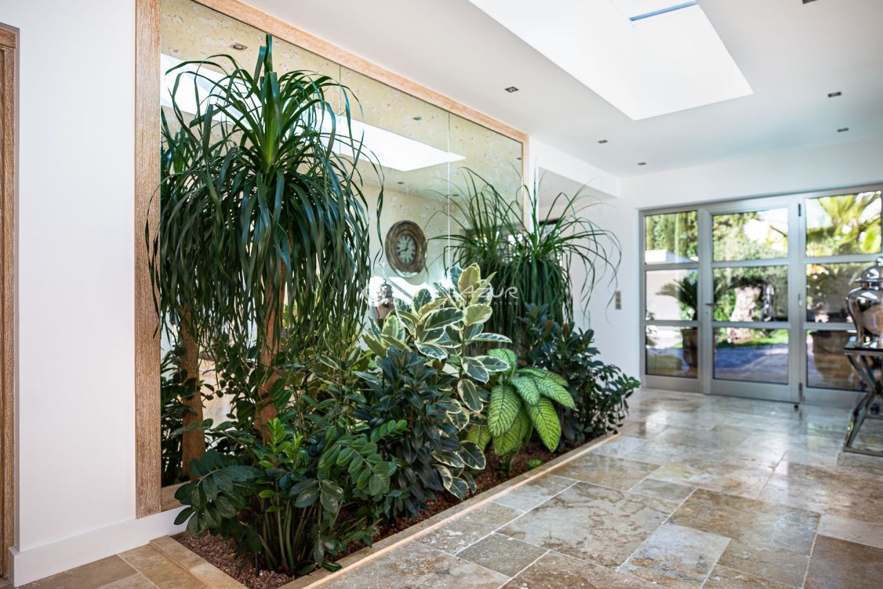 Villa in Saint-Maxime, France, 325 m² - picture 14