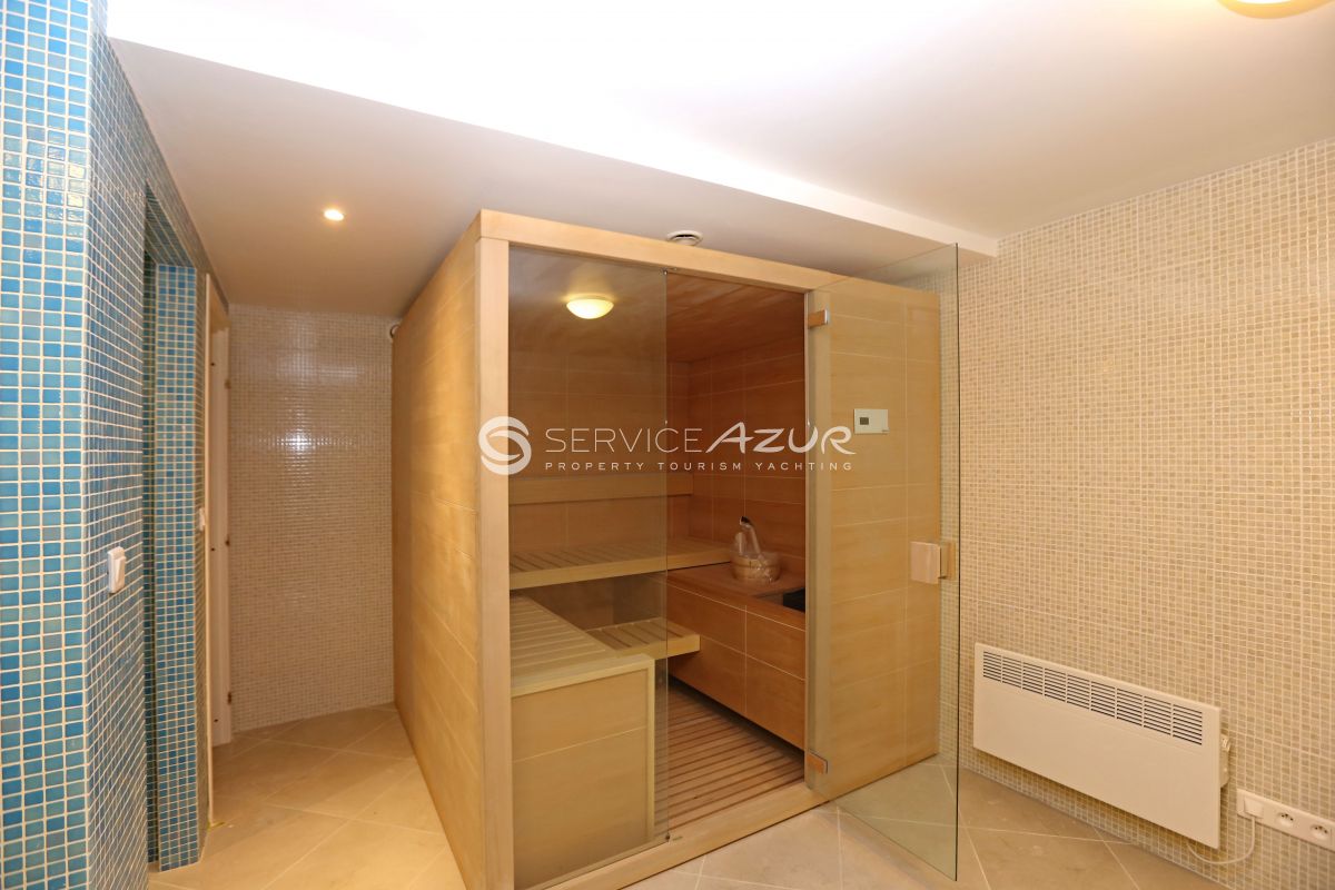 Villa in Villeneuve-Loubet, France, 310 m² - picture 15