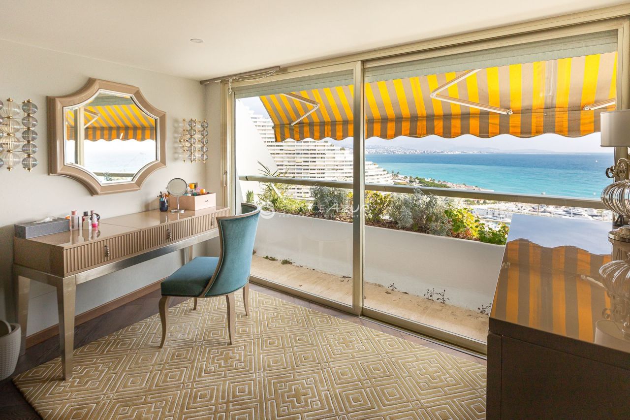 Apartment in Villeneuve-Loubet, France, 120 m² - picture 15