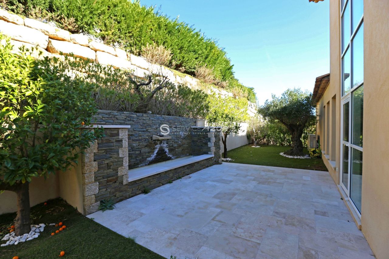 Villa in Saint-Maxime, France, 205 m² - picture 17