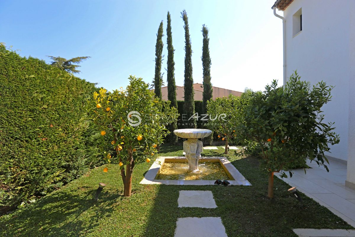 Villa in Villeneuve-Loubet, France, 310 m² - picture 17