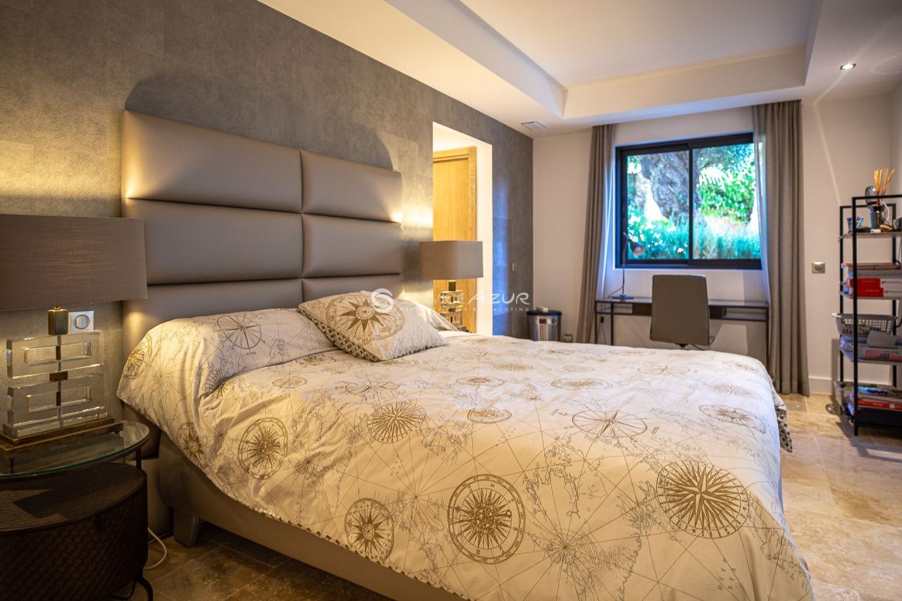 Villa in Saint-Maxime, France, 325 m² - picture 17