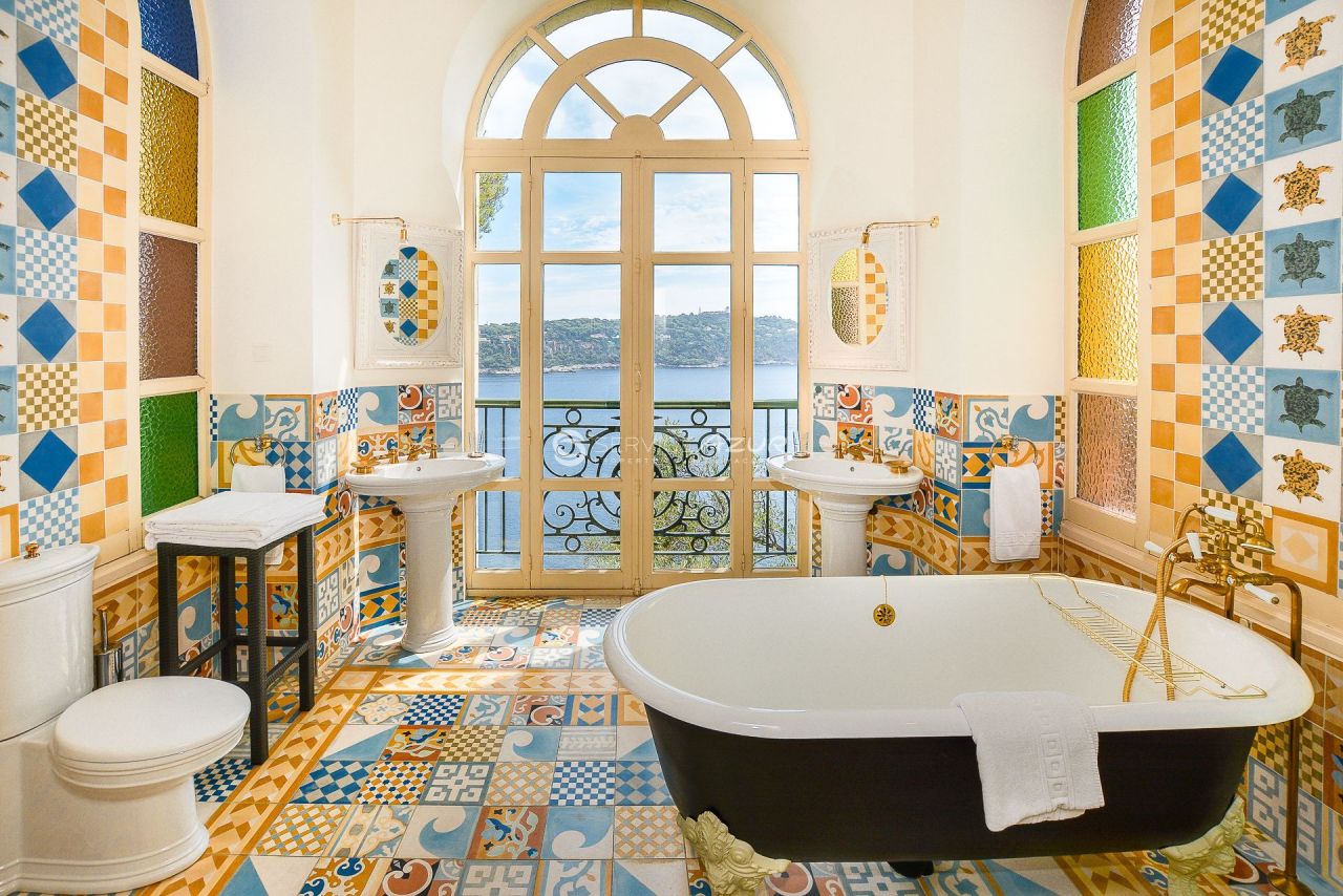 Villa in Villefranche-sur-Mer, France, 1 000 m² - picture 19