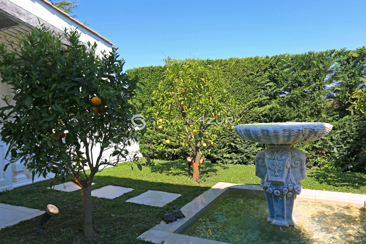 Villa in Villeneuve-Loubet, France, 310 m² - picture 19