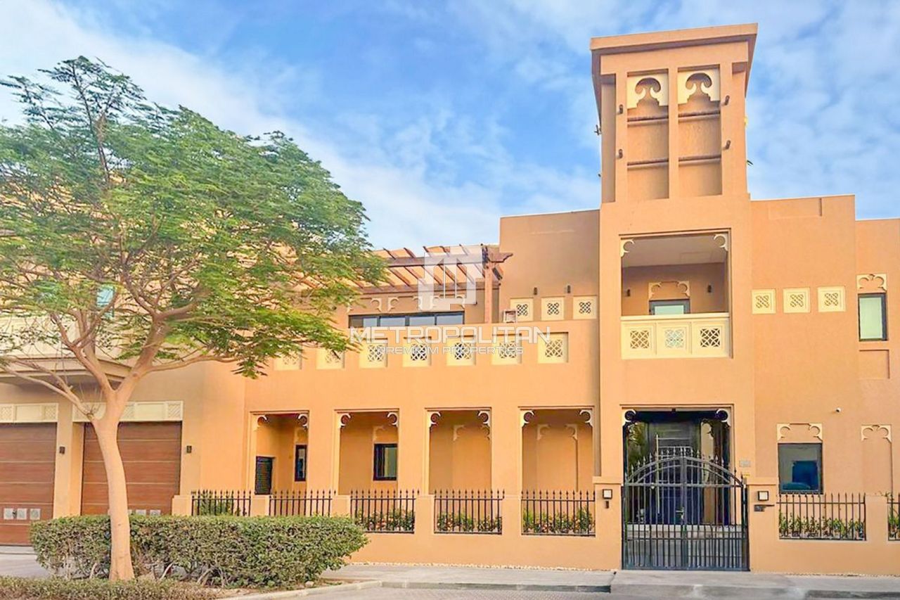 Villa à Dubaï, EAU, 875 m² - image 1