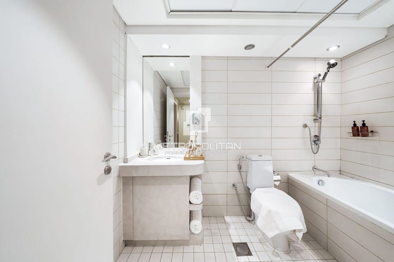 Apartment in Dubai, UAE, 84 m² - picture 16