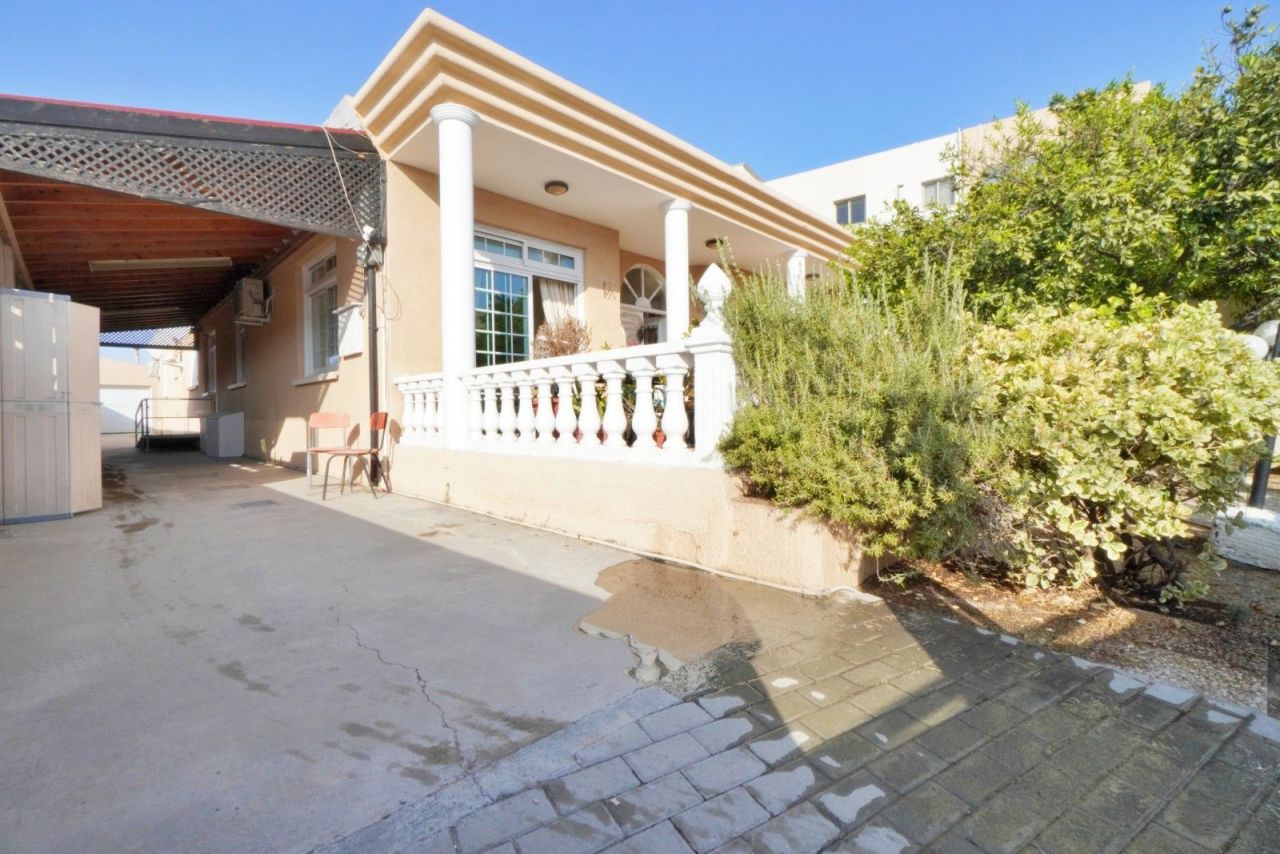 Bungalow en Lárnaca, Chipre, 156 m² - imagen 1
