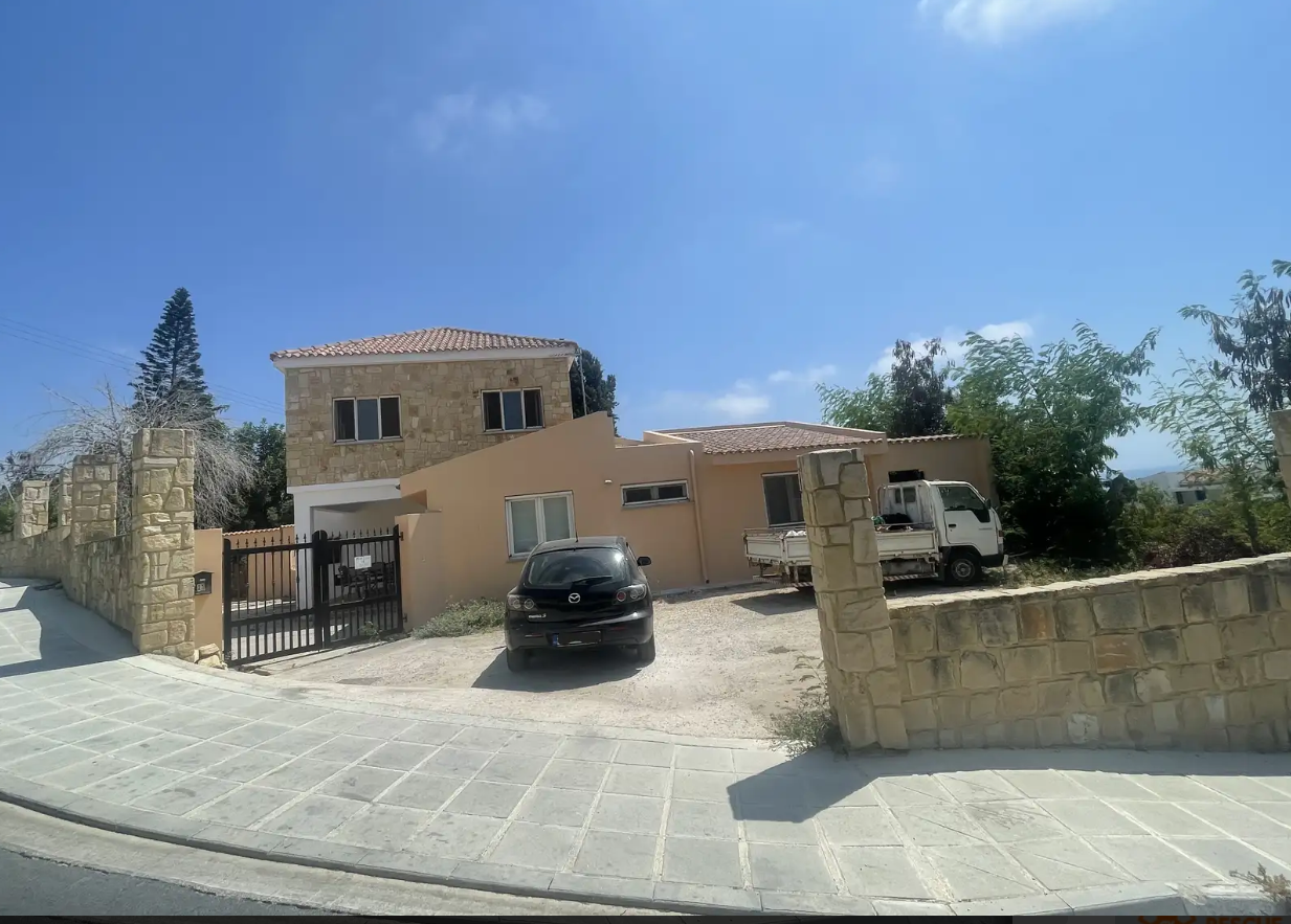House in Chlorakas, Cyprus - picture 1