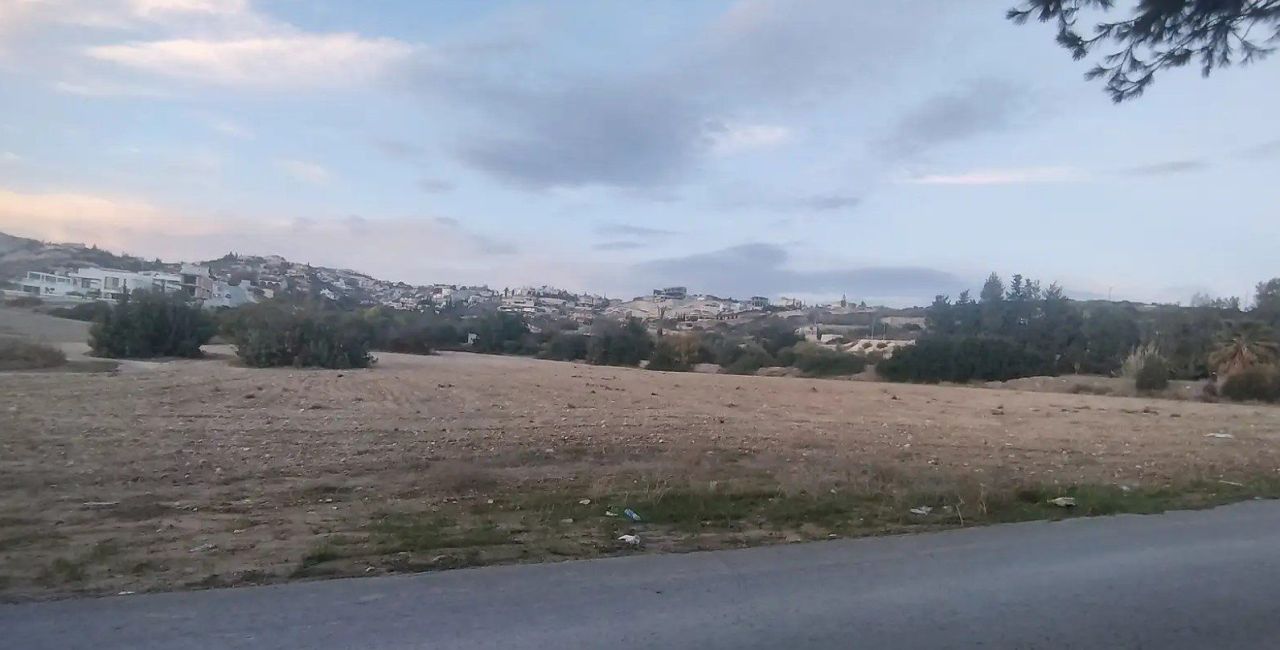 Terreno en Agios Tychon, Chipre, 8 731 m² - imagen 1
