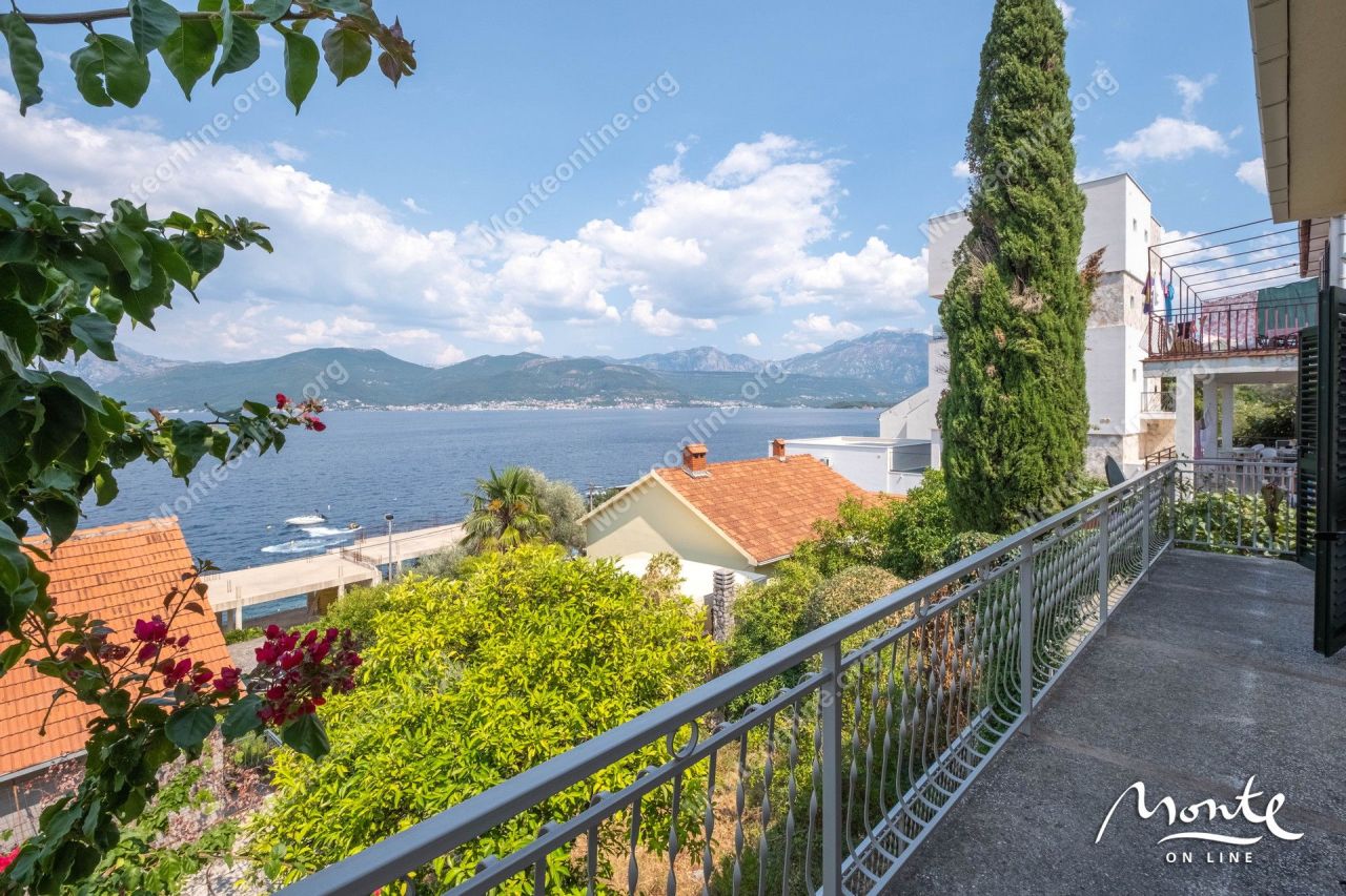 Maison à Tivat, Monténégro, 147 m² - image 1