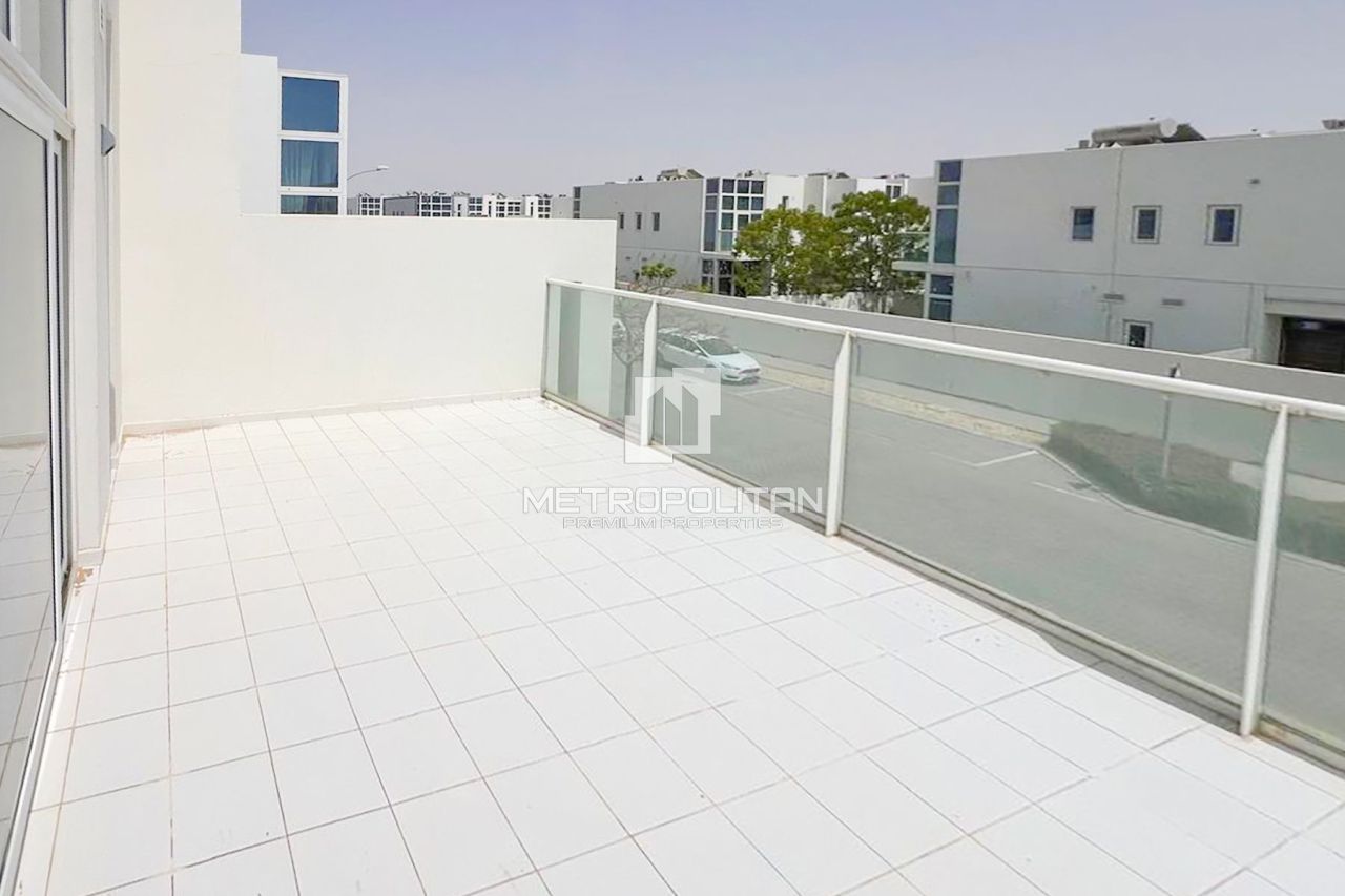 Casa adosada en Dubái, EAU, 178 m² - imagen 11