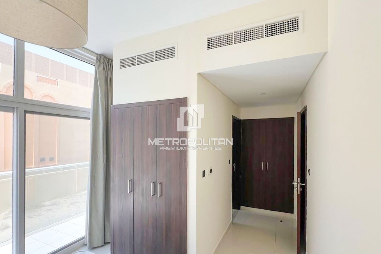 Casa adosada en Dubái, EAU, 178 m² - imagen 14