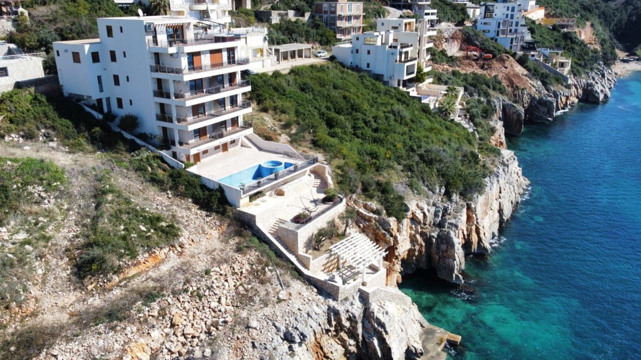 Hotel in Dobra Voda, Montenegro, 917 m² - Foto 1