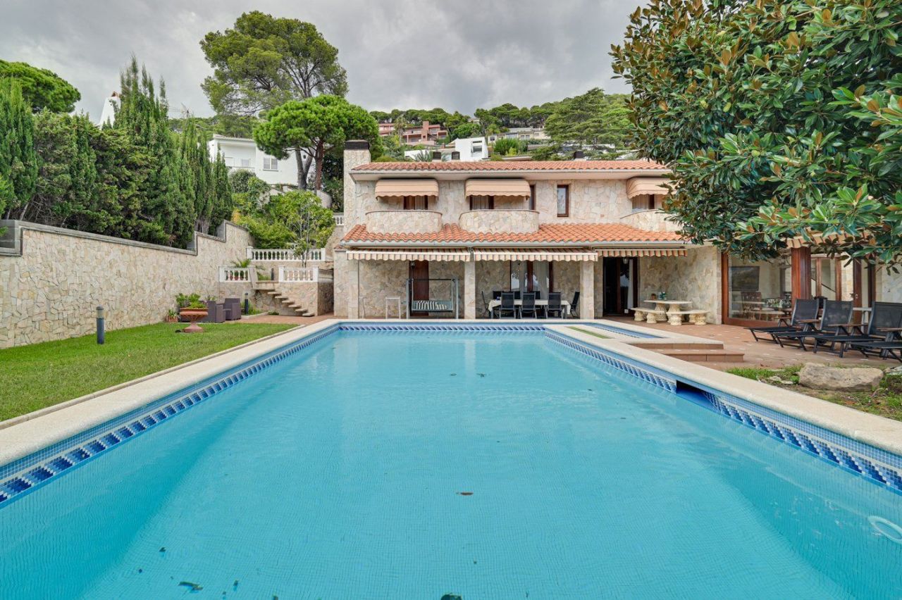 Casa en la Costa Brava, España, 654 m² - imagen 2