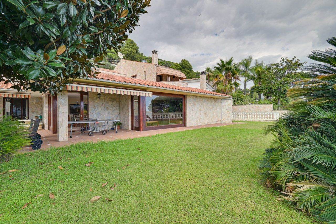 Casa en la Costa Brava, España, 654 m² - imagen 3