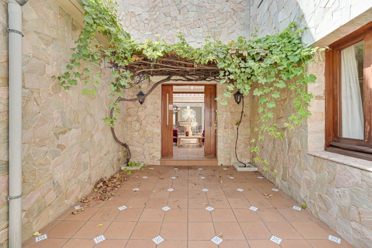 Casa en la Costa Brava, España, 654 m² - imagen 13