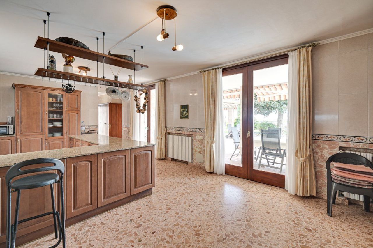 Casa en la Costa Brava, España, 654 m² - imagen 16