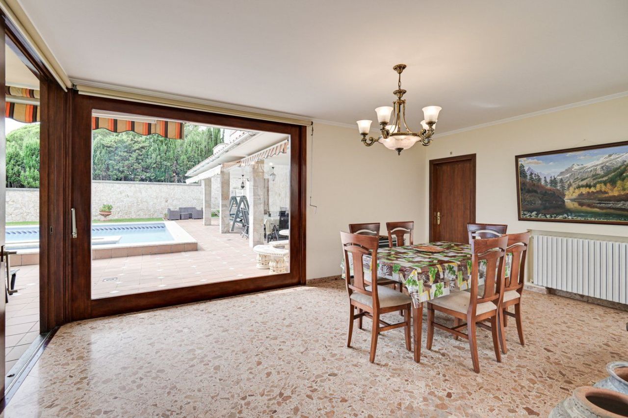 Casa en la Costa Brava, España, 654 m² - imagen 18