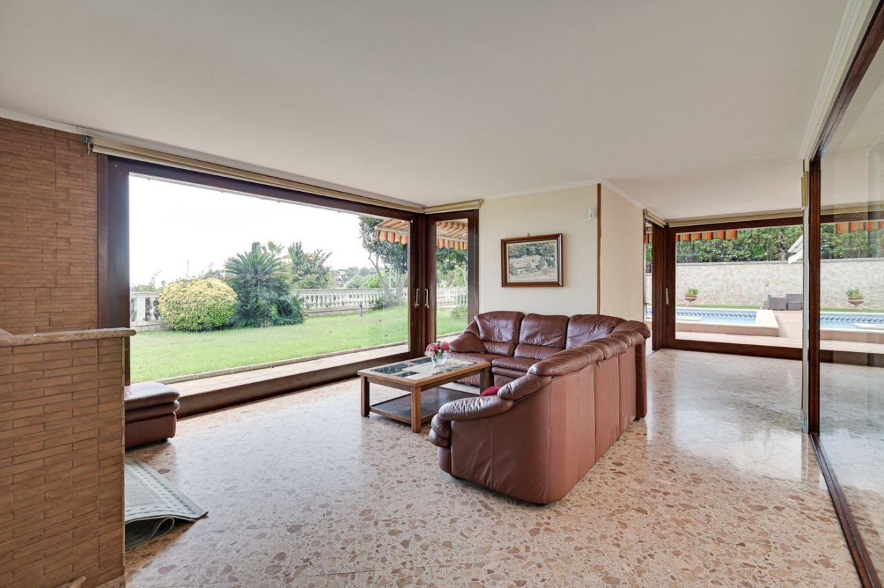 Casa en la Costa Brava, España, 654 m² - imagen 19