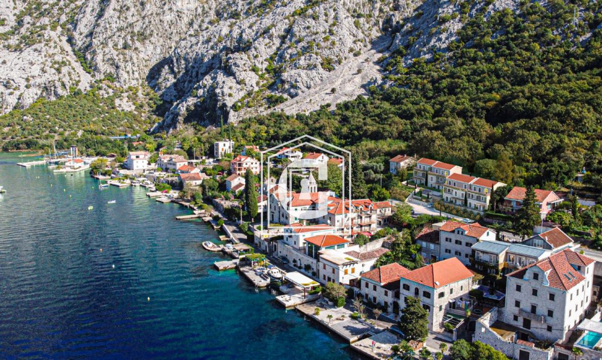 Apartment in Kotor, Montenegro, 56 m² - picture 6