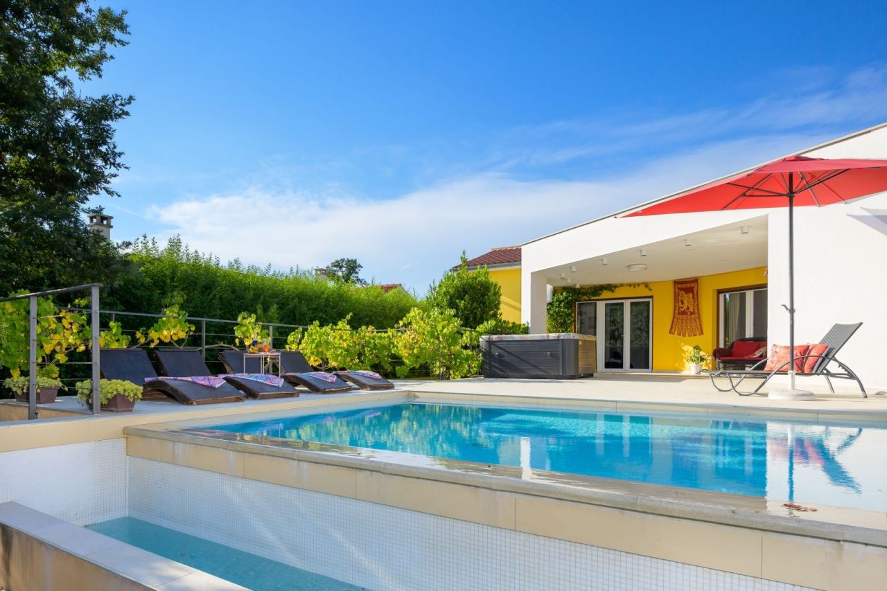 Villa in Svetvincenat, Kroatien, 1 000 m² - Foto 1