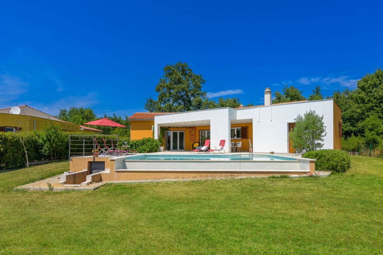 Villa in Svetvincenat, Croatia, 180 m² - picture 1