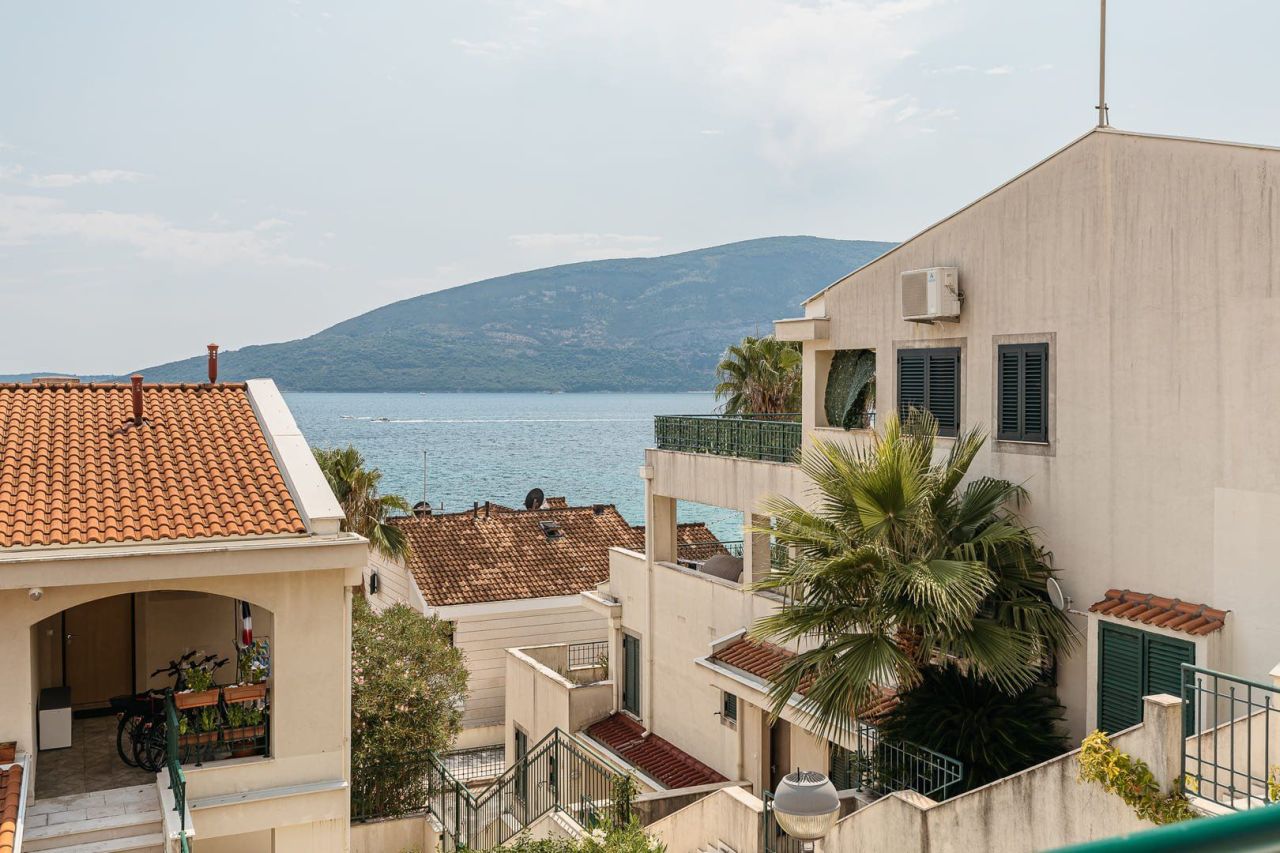 Apartment in Herceg-Novi, Montenegro, 334 m² - Foto 1